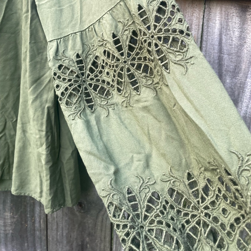 Crown & Ivy Olive Green Lace Detail Women's Top Sz S - Picture 8 of 9